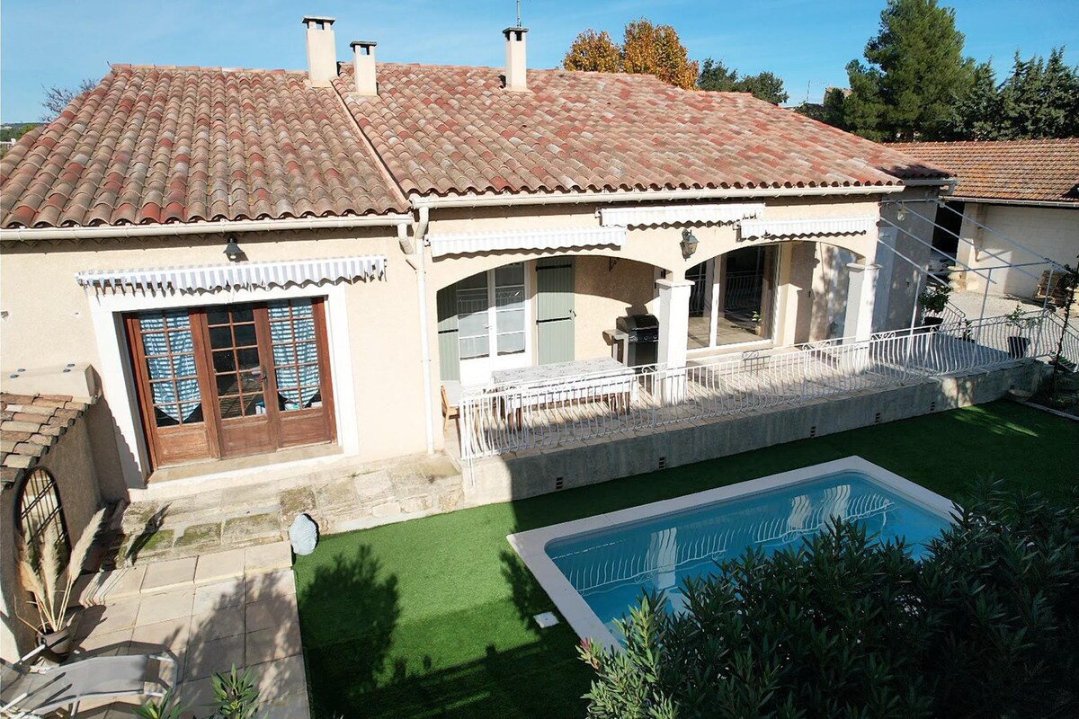 pretty detached house with swimming pool in the vi