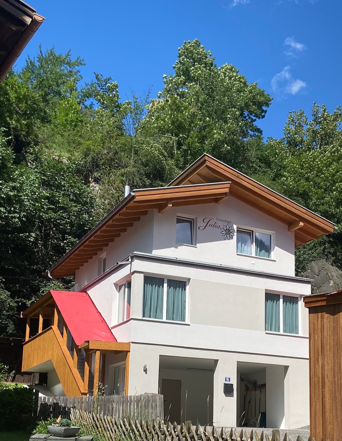 Ferienhaus für 10 Personen+Balkon Auto 2min z.Lift