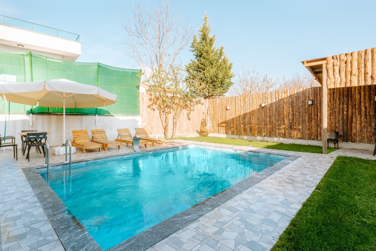 Heated Pool Bungalow Villa with Garden in Sapanca