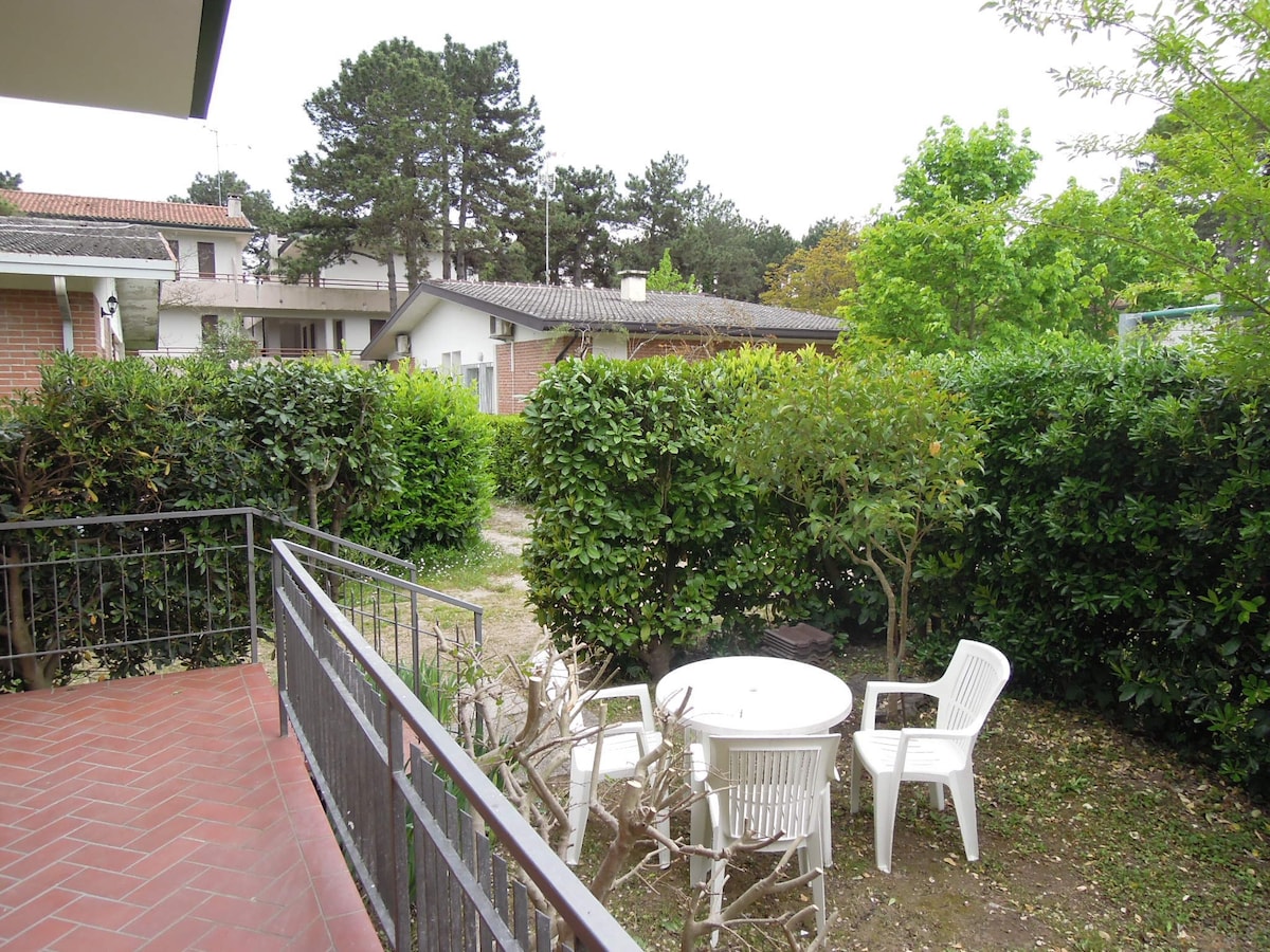 Nice apartment with private garden and parking