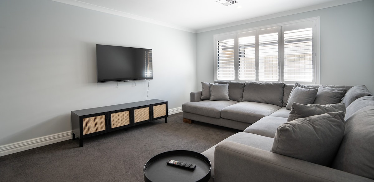 Family hampton inspired home situated in Baldivis