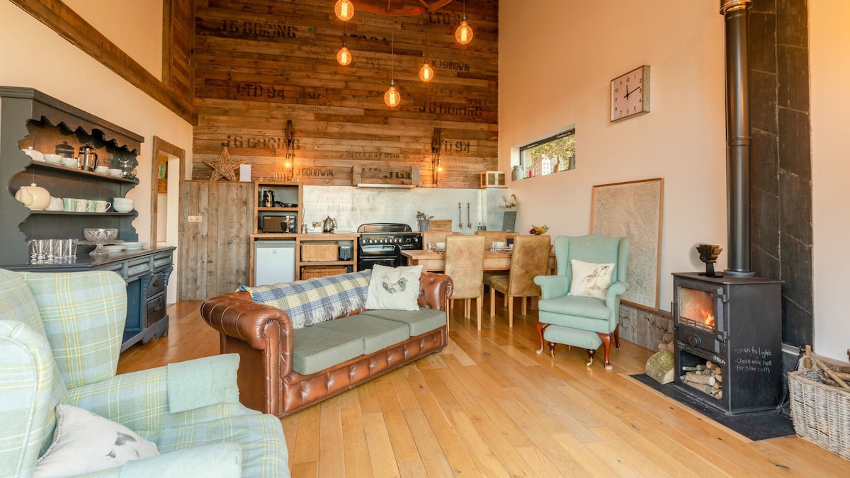 Outshot Barn, with swimming pool near Hay-on-Wye