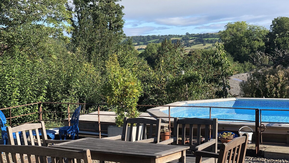 Outshot Barn, with swimming pool near Hay-on-Wye