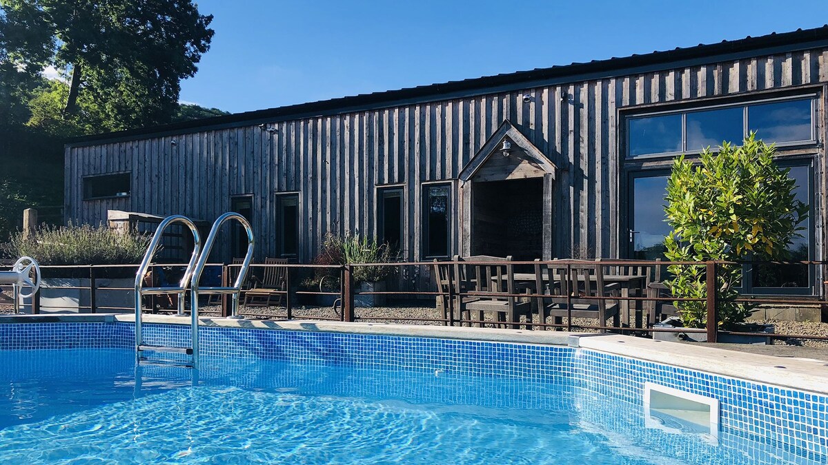 Outshot Barn, with swimming pool near Hay-on-Wye