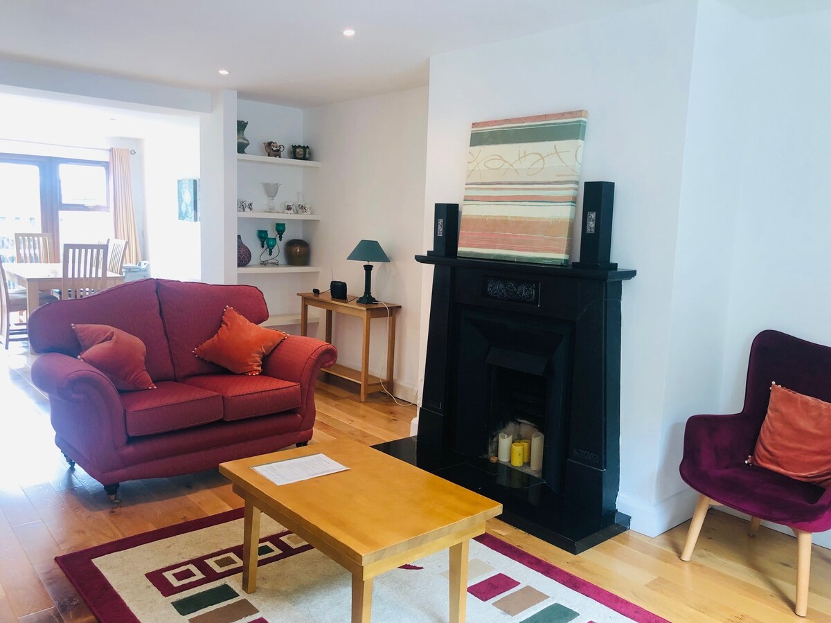 3 bedroom home easy walking distance to Kenmare to