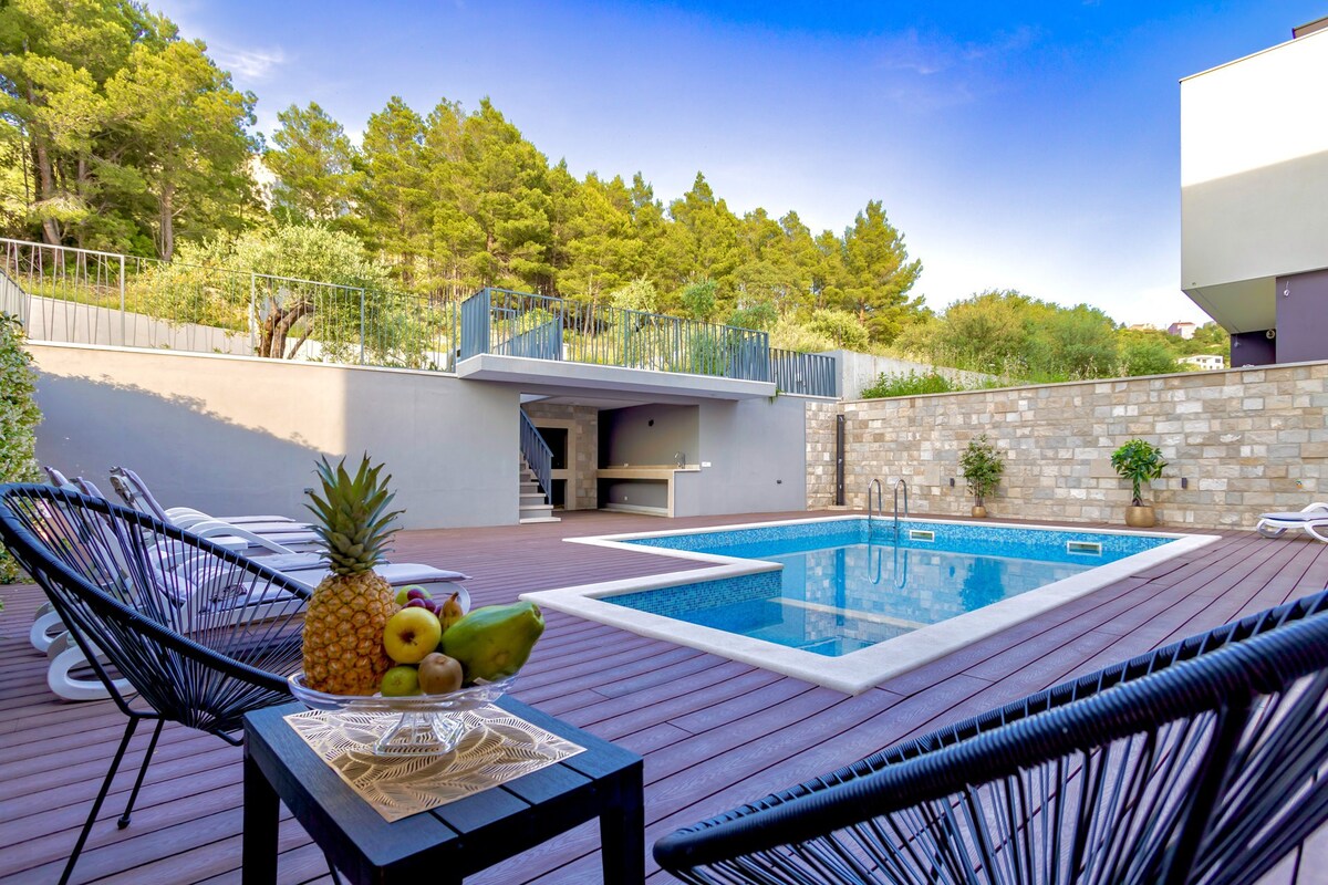 Luxury Villa Peony with Pool