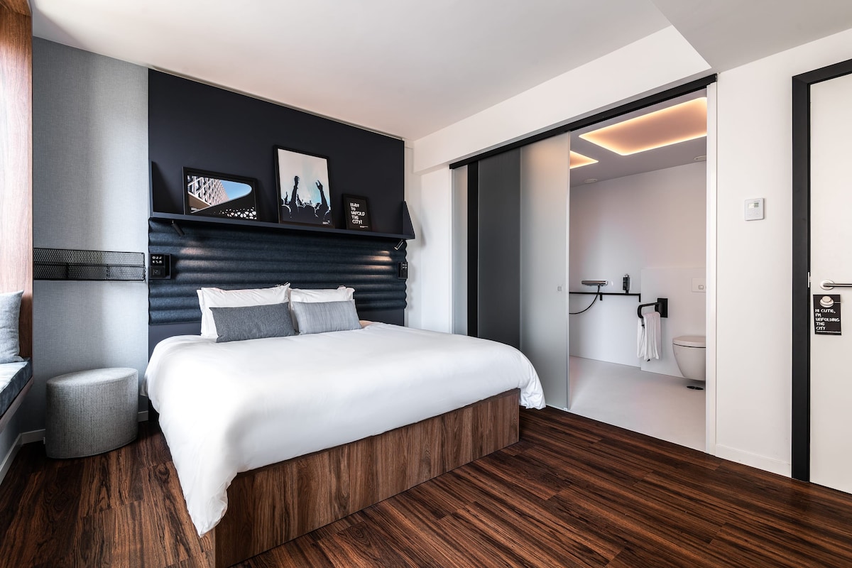 Chic Accessible Room in Antwerp