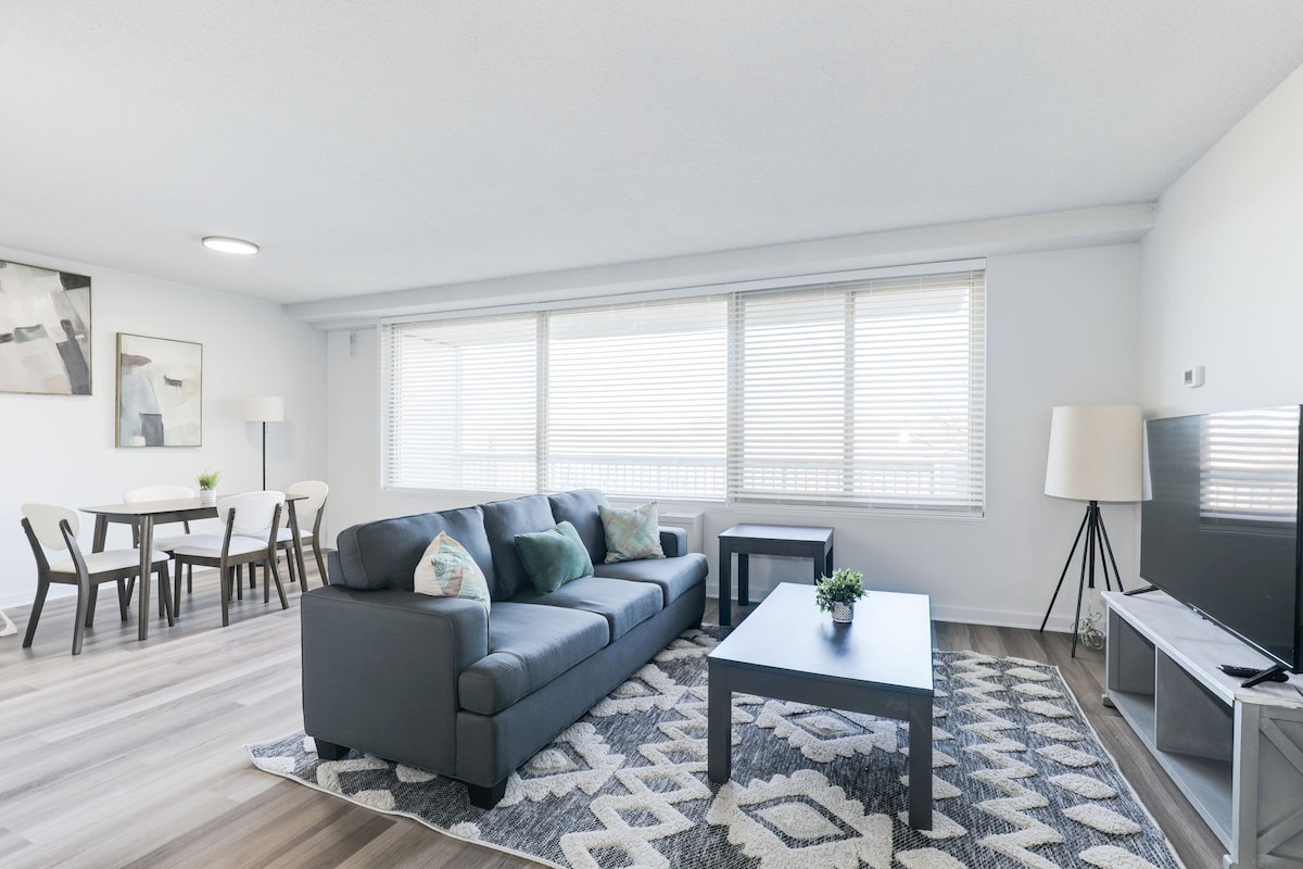 2BR Arlington Gem: Stylish & Conveniently Located