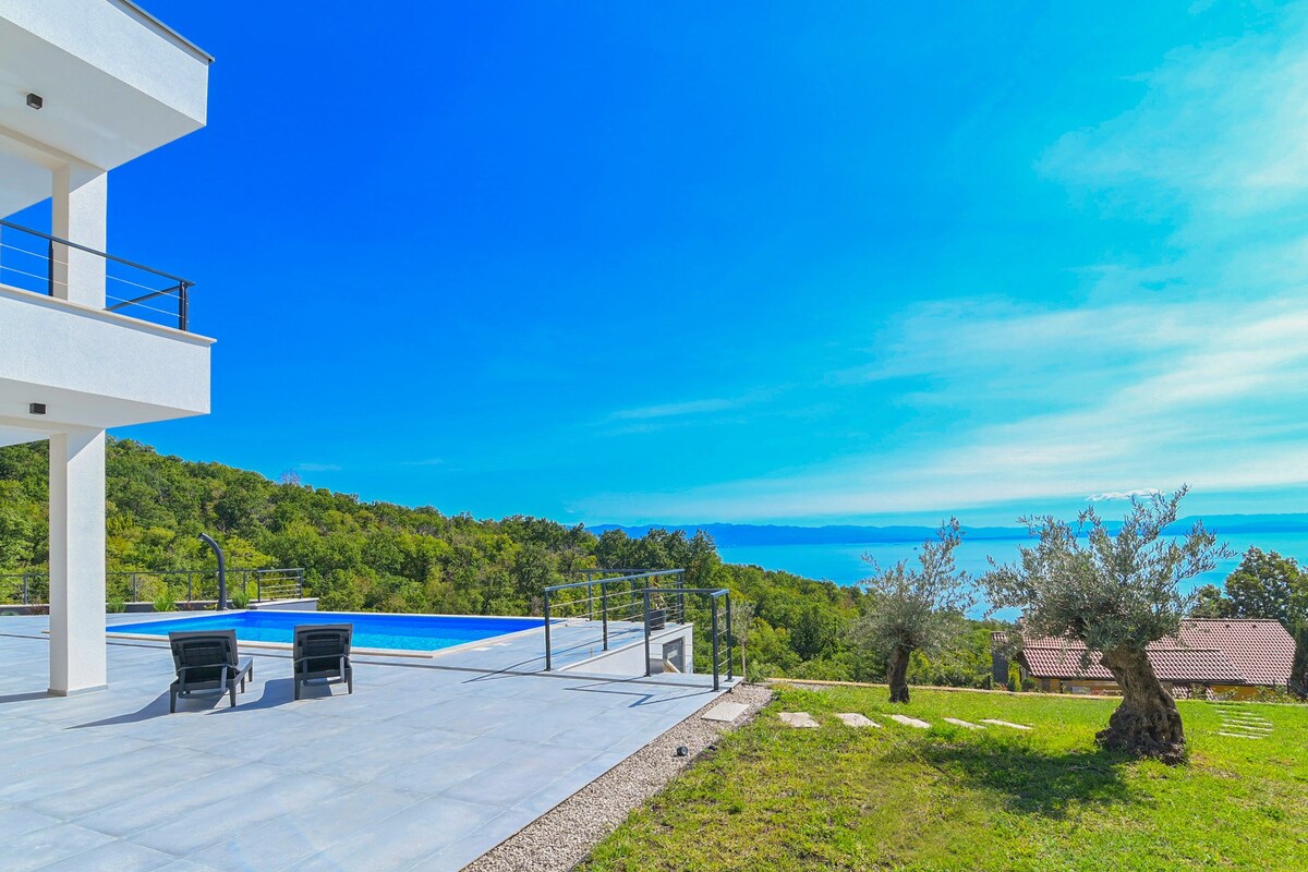 Villa Vista Sul Mare with Pool