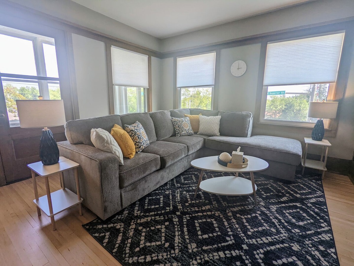 Lakeside Condo | Cozy Apartment on the Eastside