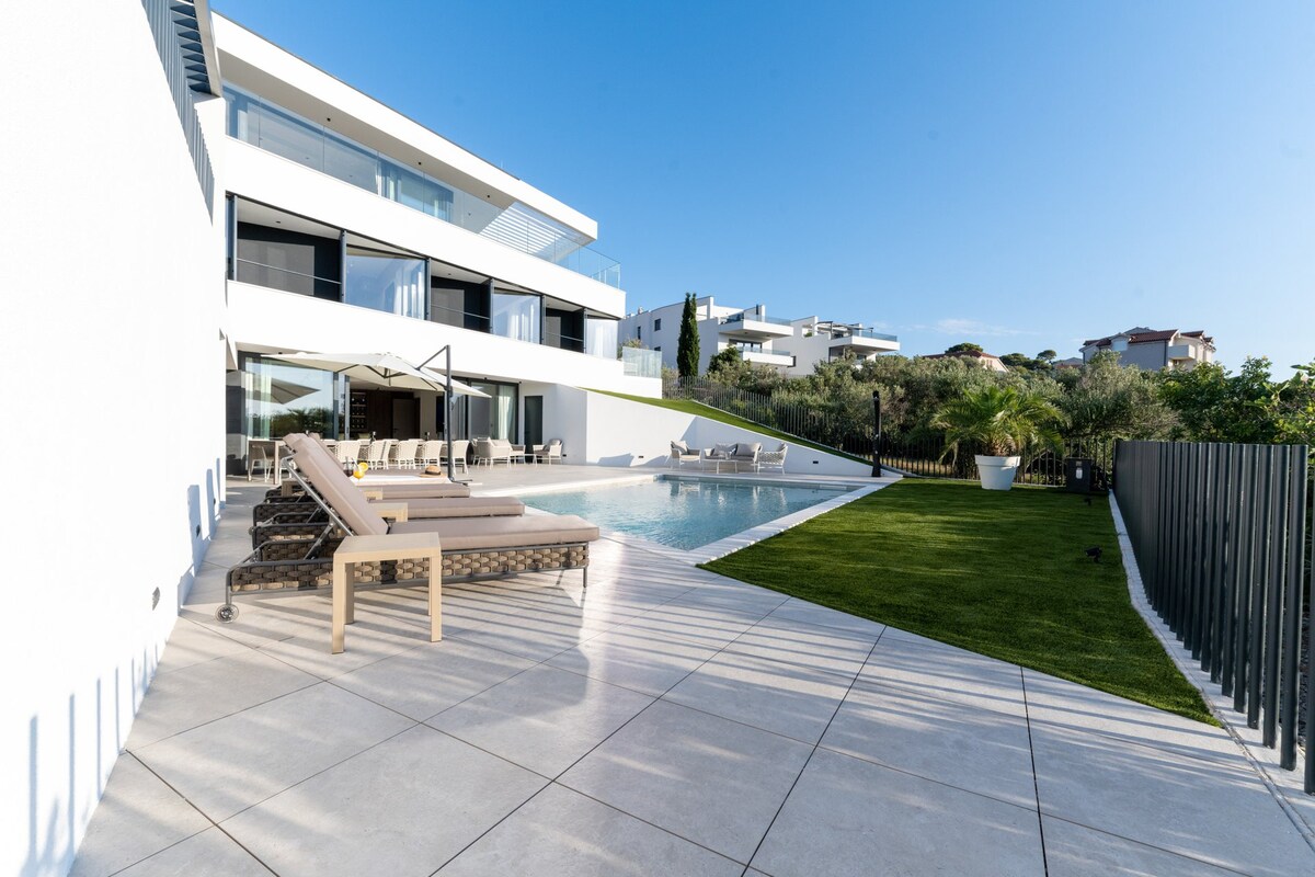 Luxury Villa Sunset Palazzo with Pool