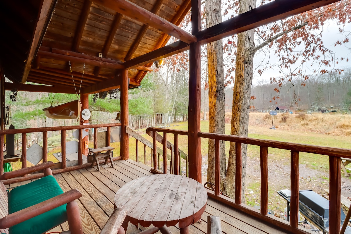 Secluded, Pet-Friendly Cresco Log Cabin: Fire Pit!