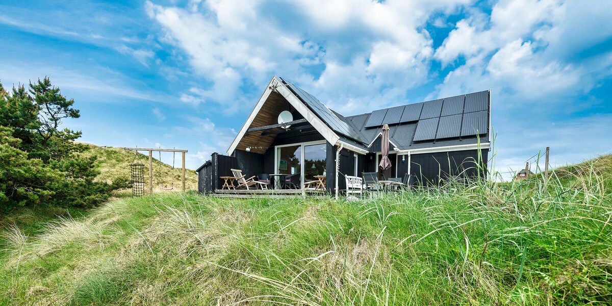 Cozy cottage close to the beach