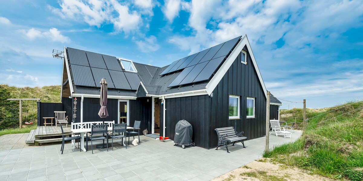 Cozy cottage close to the beach