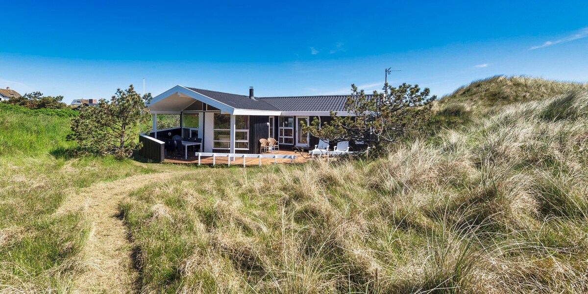 Cozy cottage located on undisturbed dunes