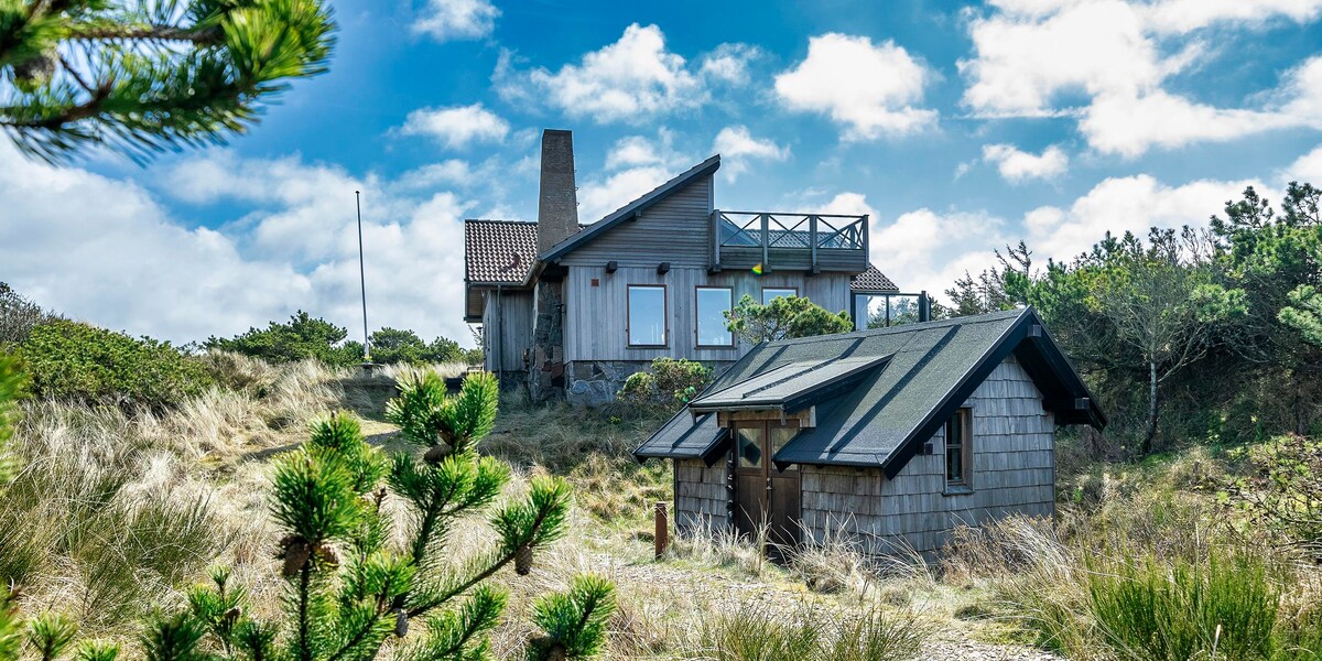 Cozy cottage located on a dune plot