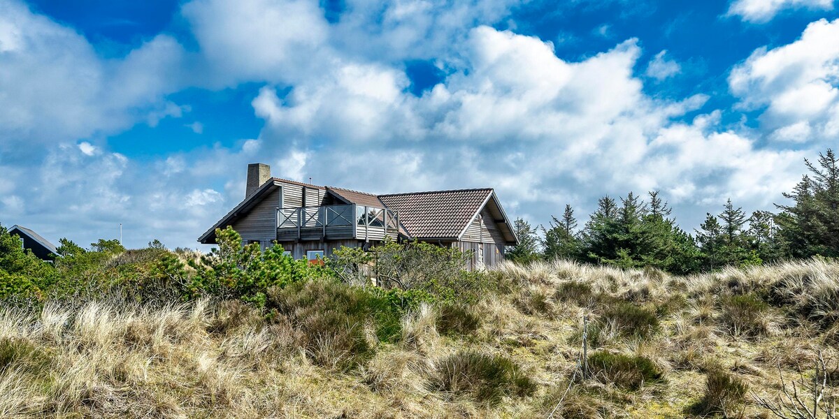 Cozy cottage located on a dune plot