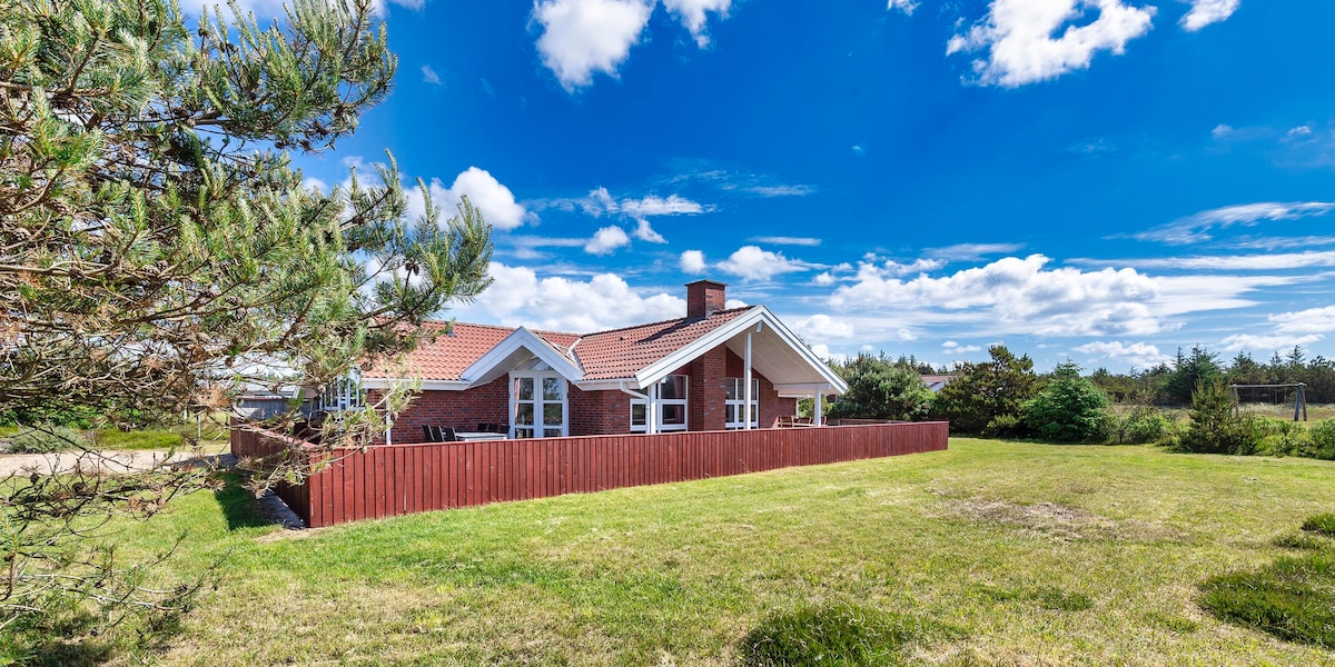 Lovely cottage close to walking trails