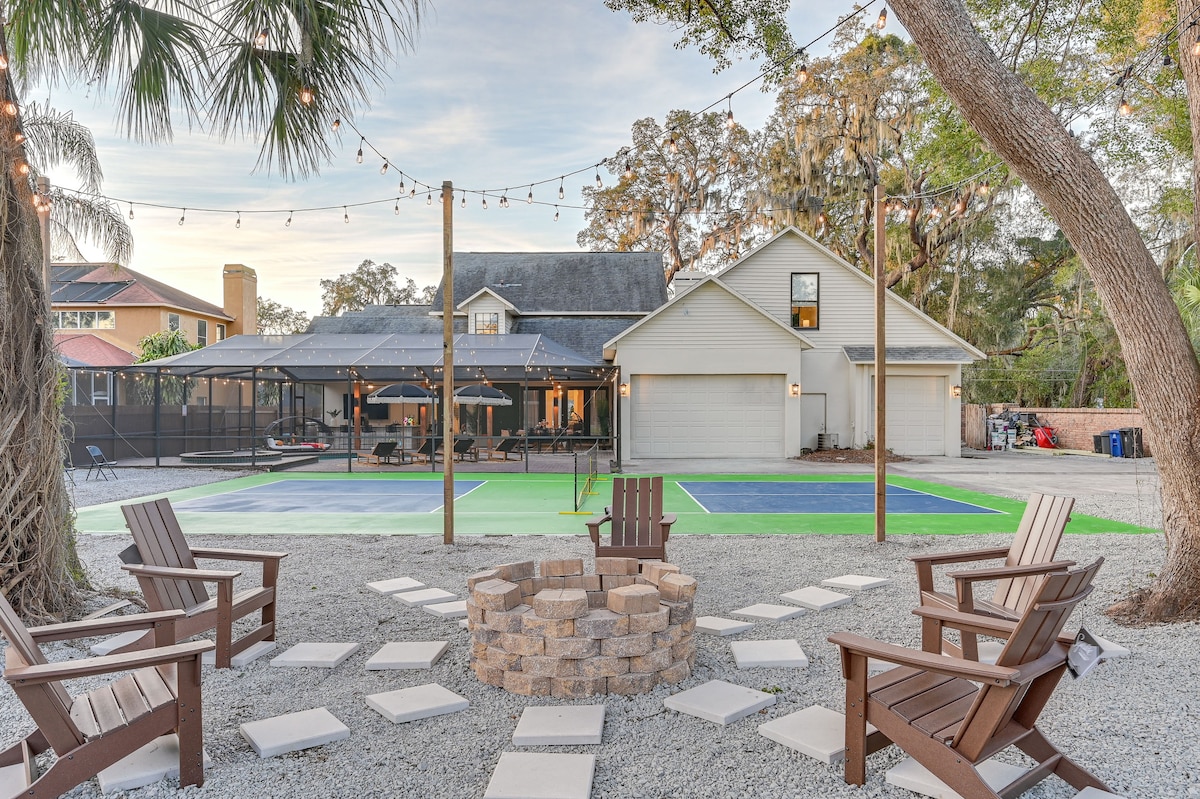 Exciting Valrico Villa w/ Private Pool & Game Room