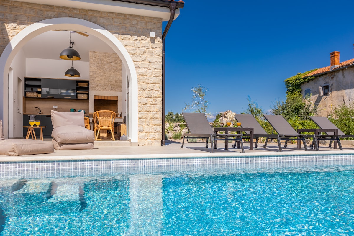 New Villa Malina with heated pool