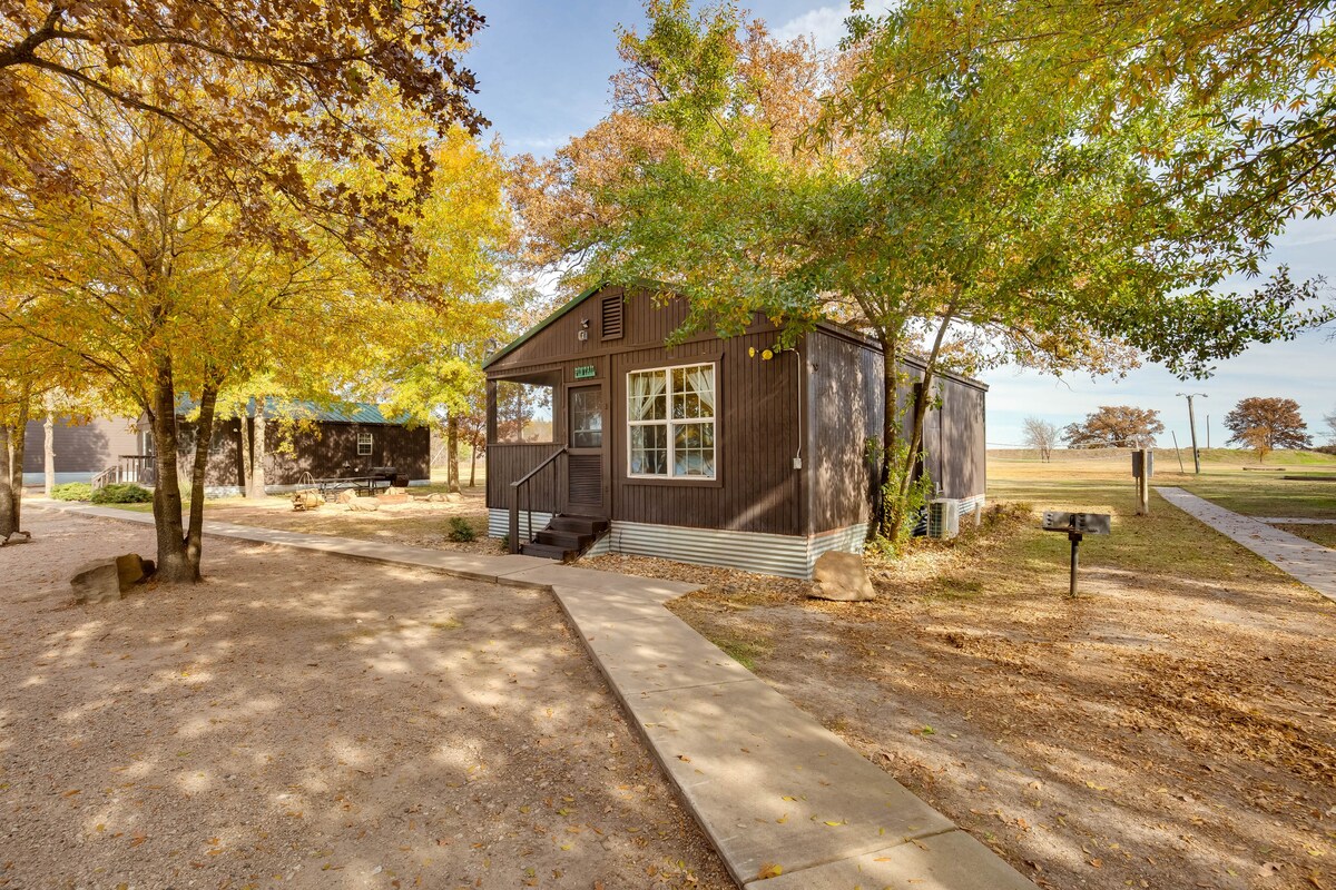 Waterfront Cabin in Kerens w/ Community Dock!