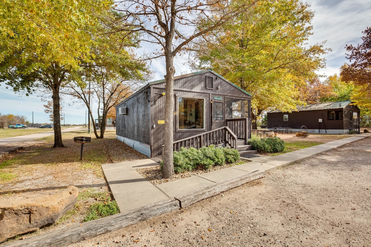 Kerens Studio Cabin w/ Reservoir Access!