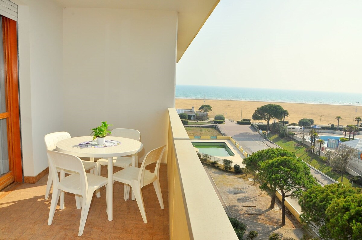 Find peace by the sea in our welcoming flat