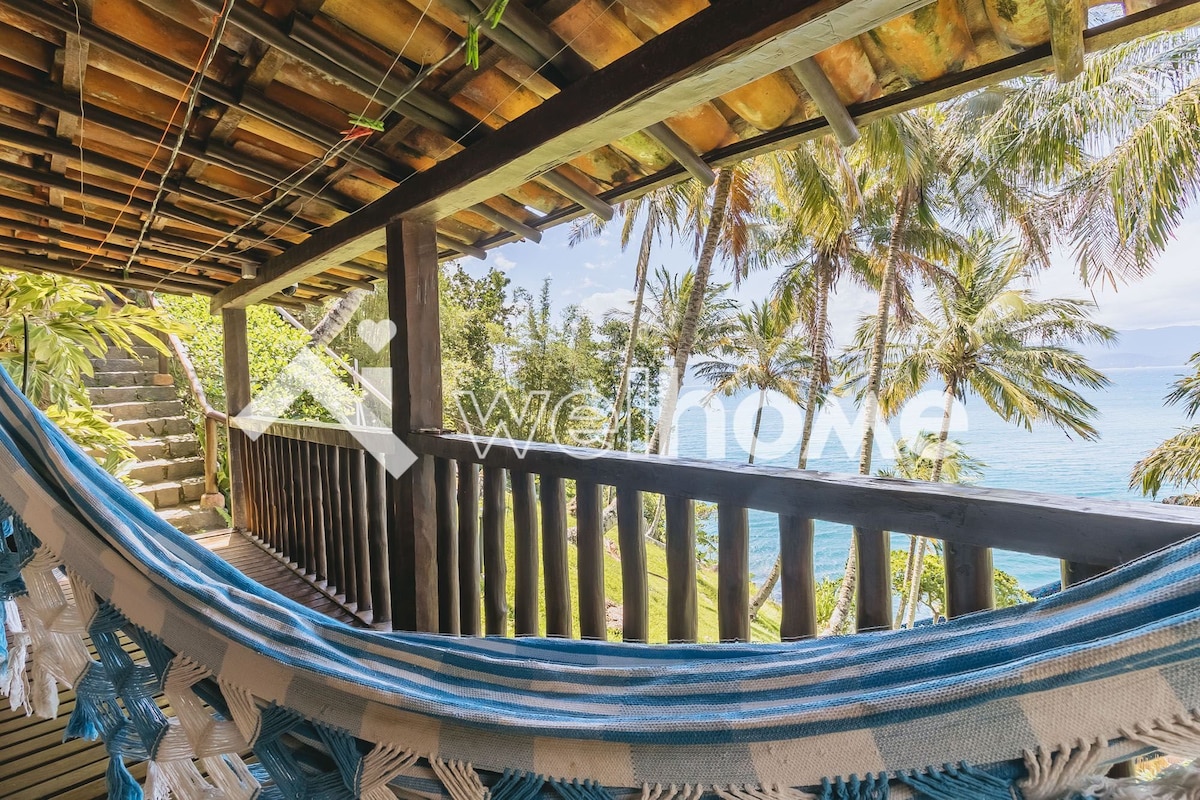Casa com deck privado e vista do mar em Ilhabela