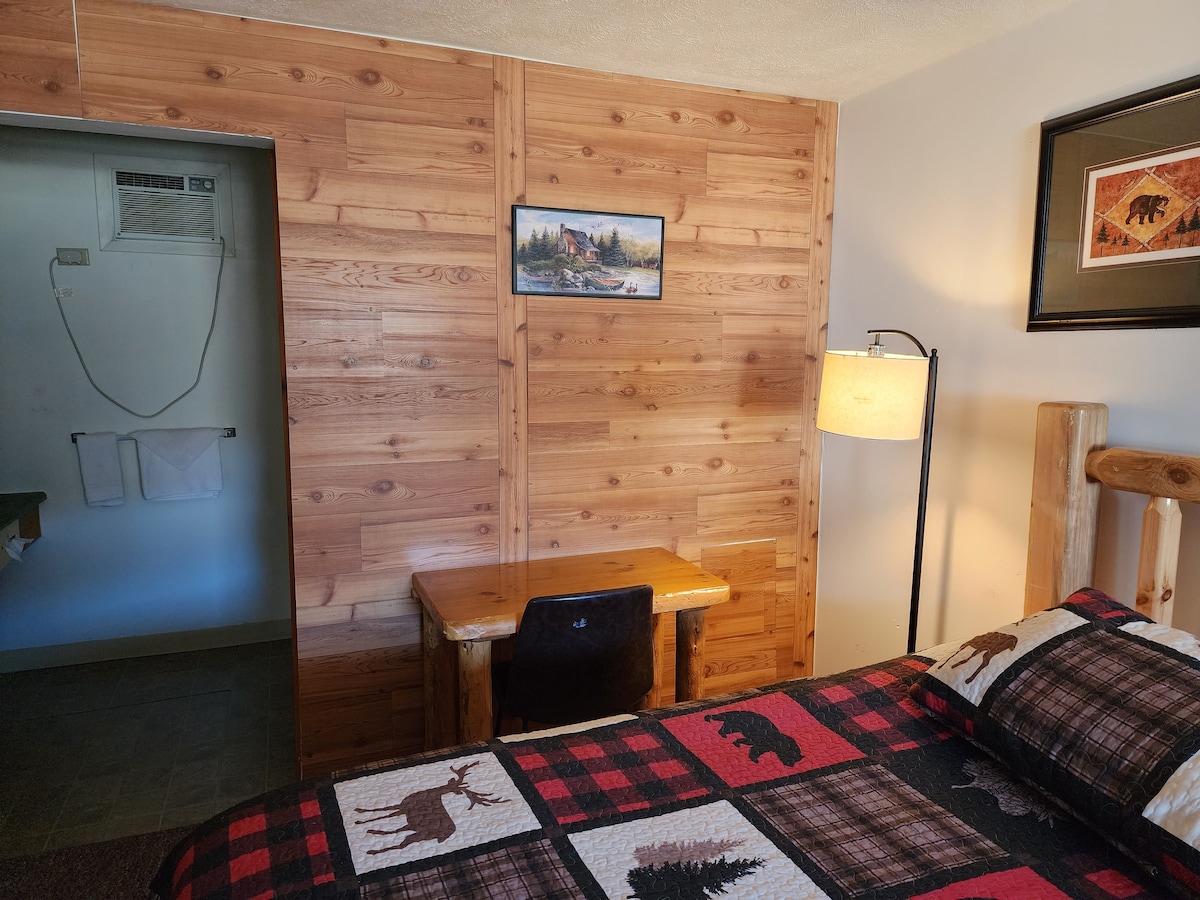 Cucumber | 1BR ,1BA, Cabinesque Motel in Ohiopyle