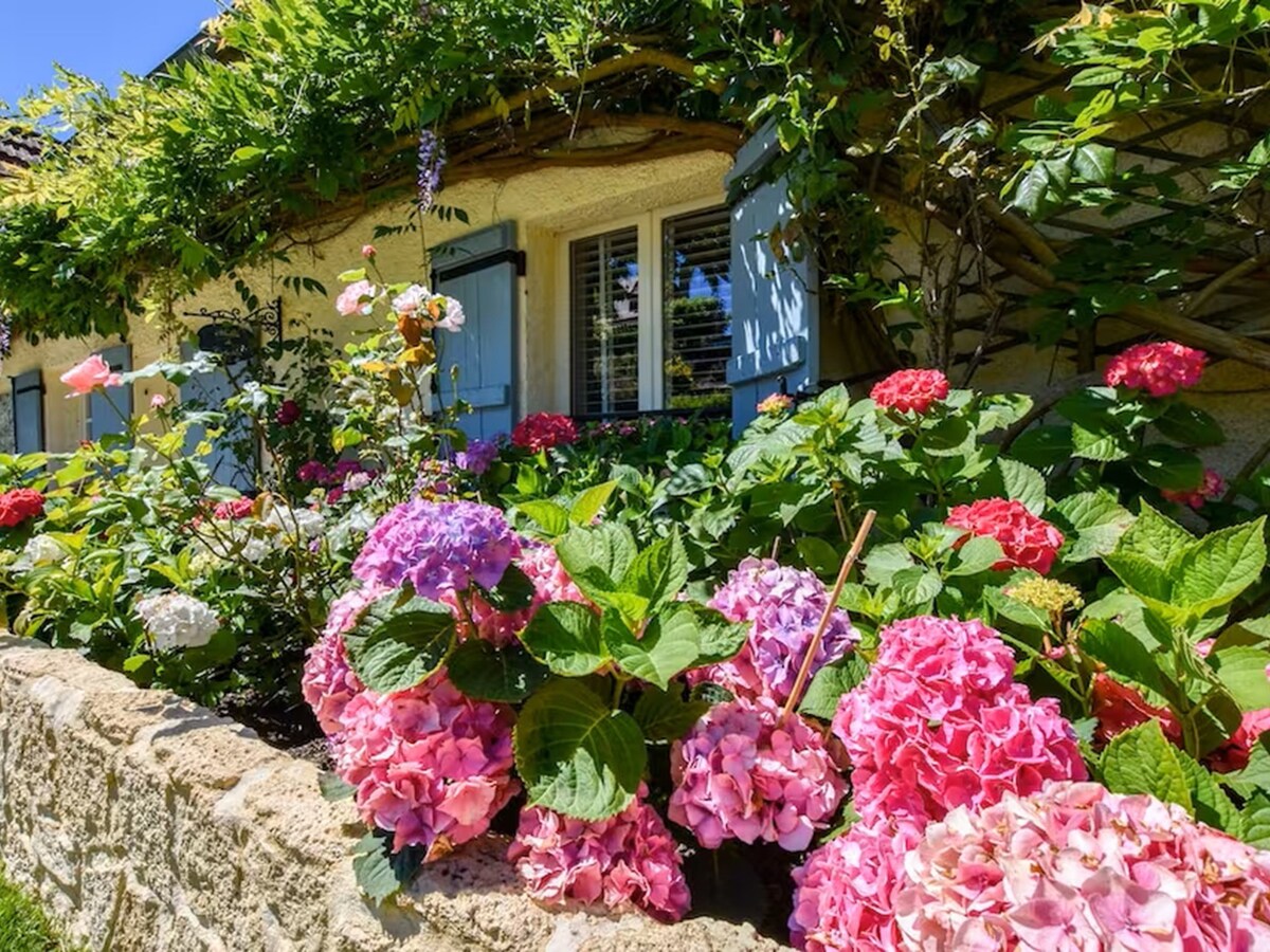 Cosy house with nice view and private pool