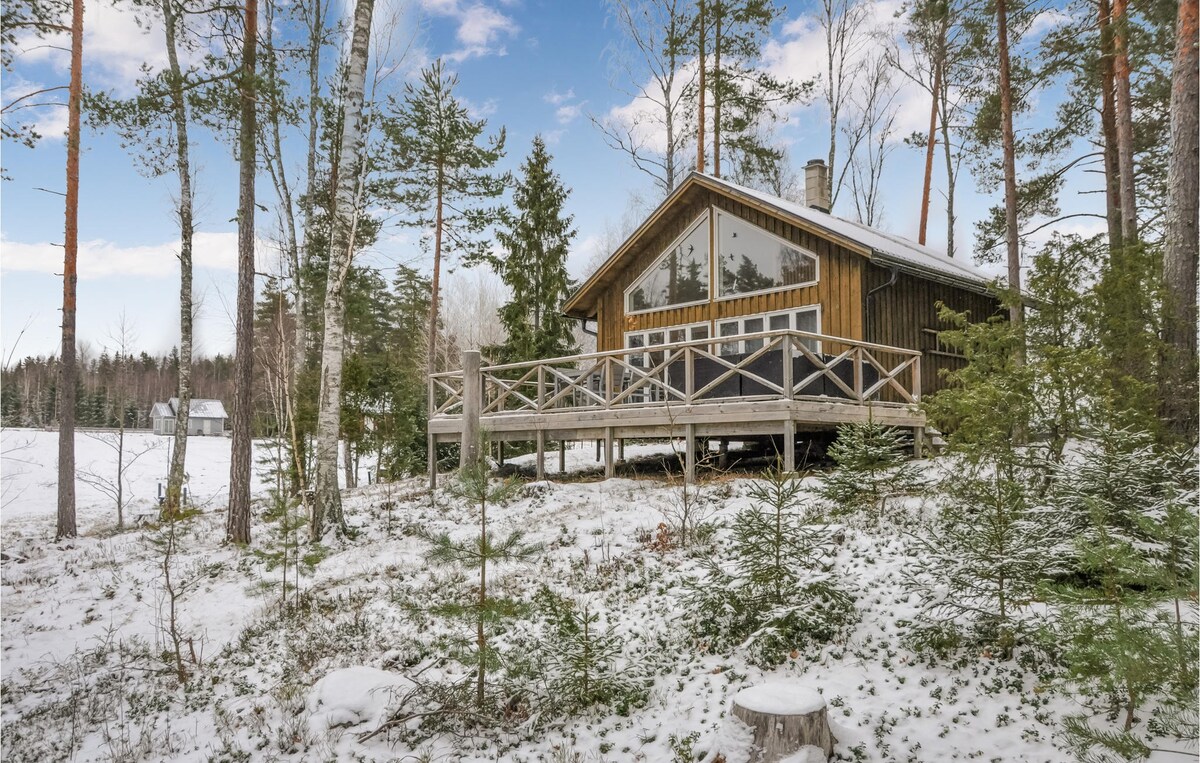 2 bedroom cozy home in Klässbol