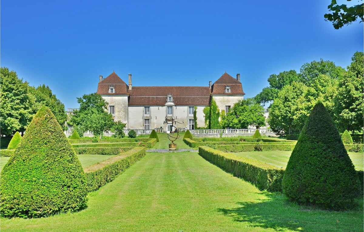 L Aile Du Chateau De Clauzuro.