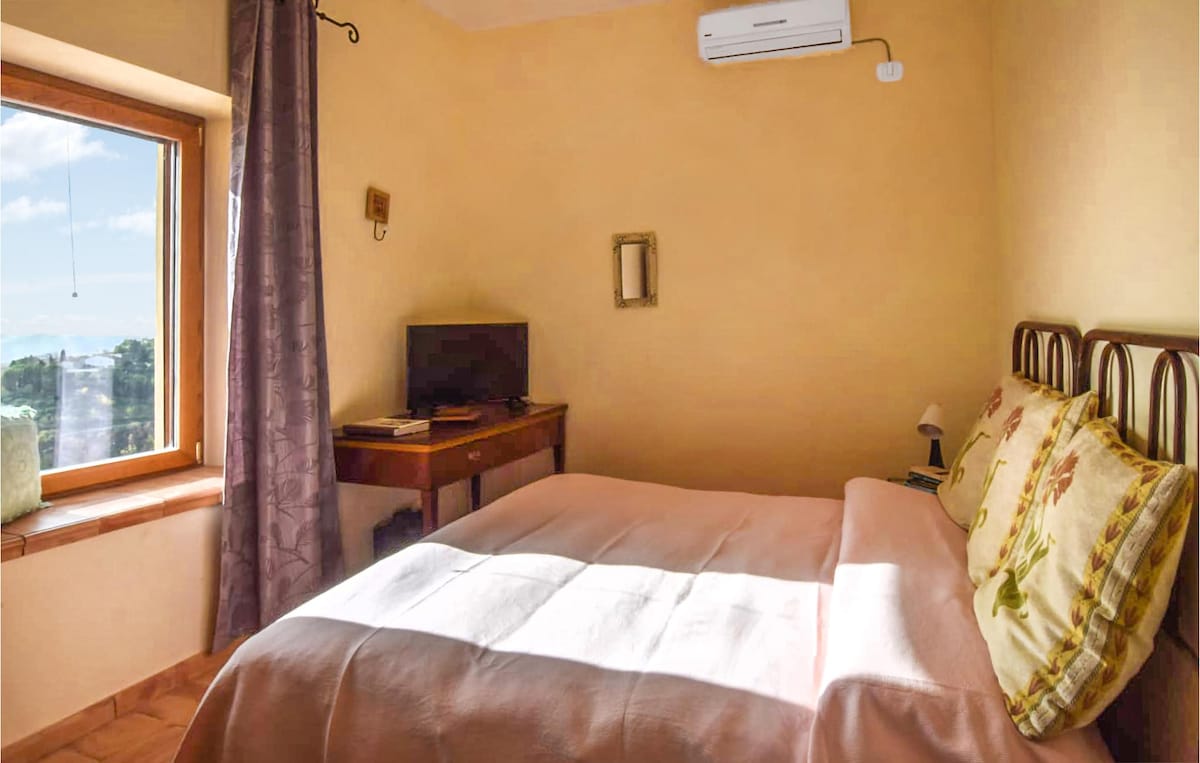 4 bedroom cozy home in Lungro
