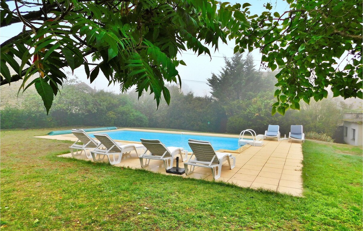 Home in Saint Rabier with outdoor swimming pool