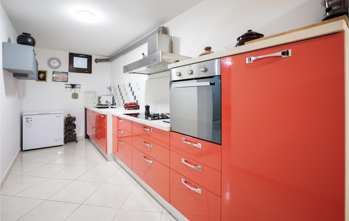 Gorgeous home with kitchen