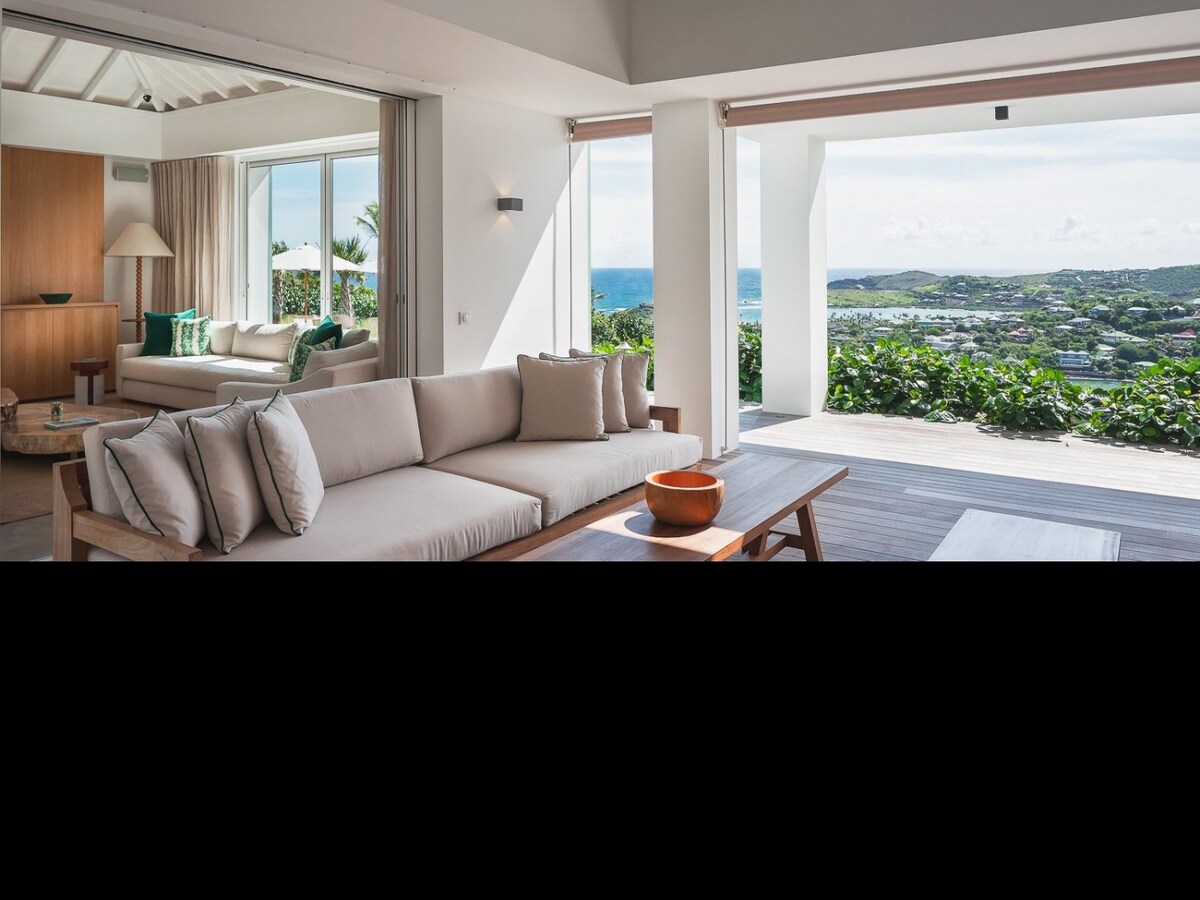 Prestigious 5 BDRM Luxury Villa