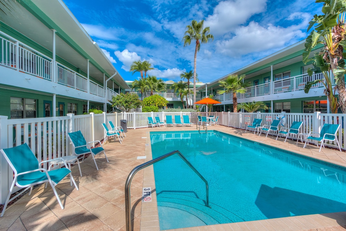 Tropic Terrace Suite #48 - Beachfront Resort