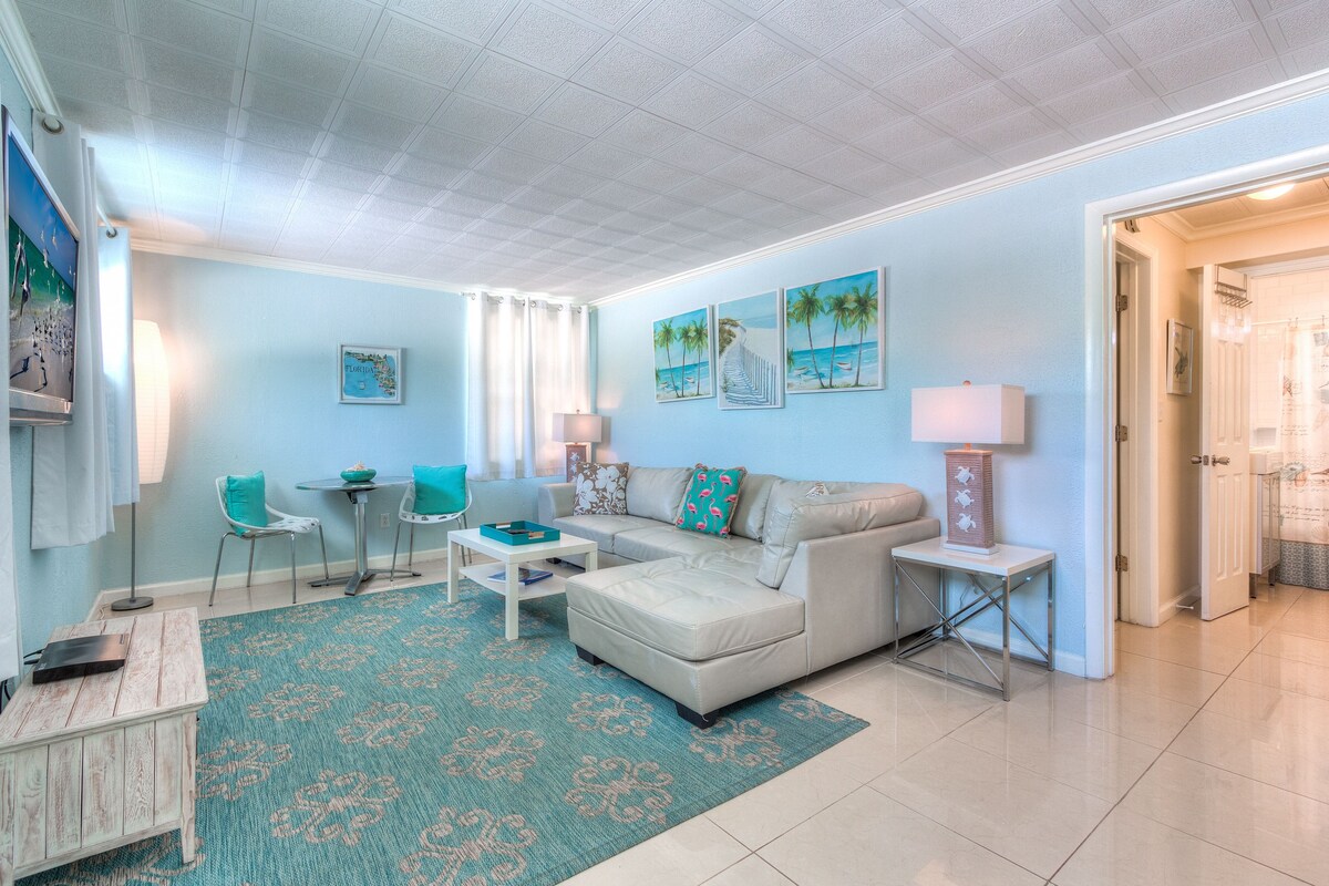 Tropic Terrace Suite #40 - Beachfront Resort