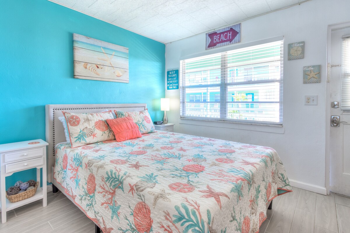 Tropic Terrace Suite #56 - Beachfront Resort