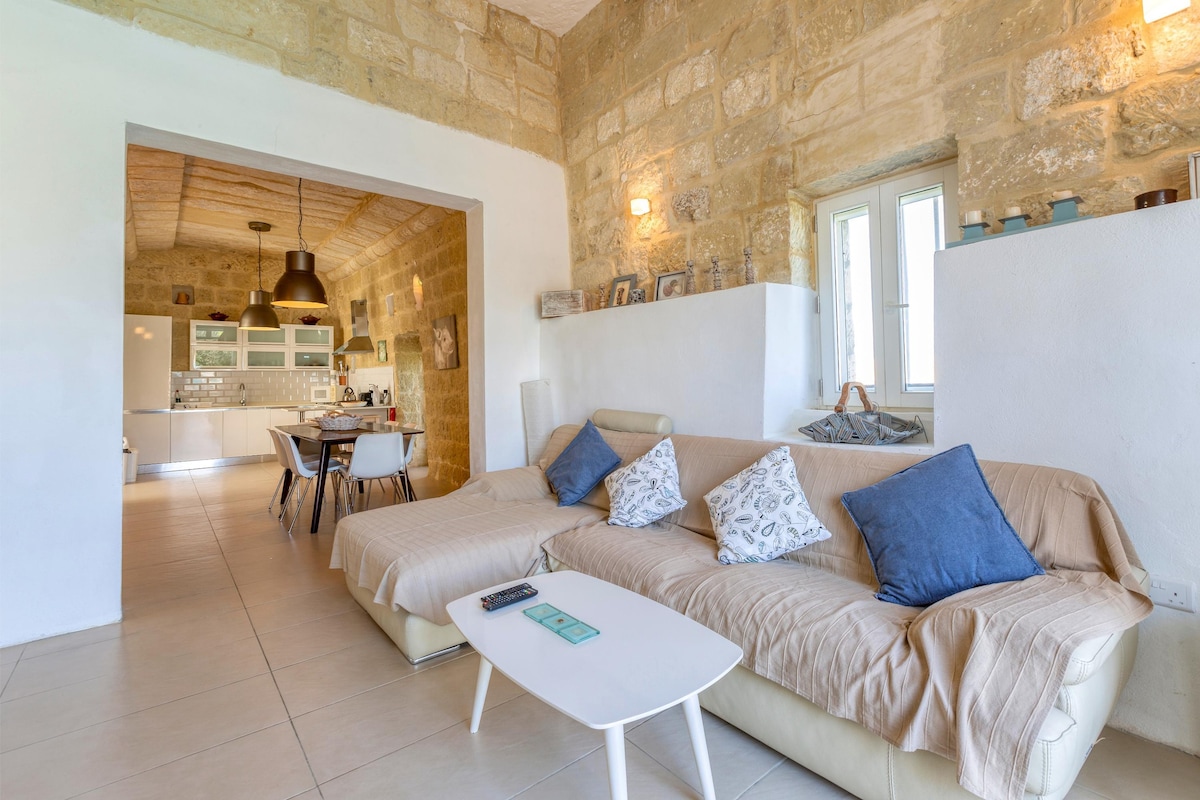 Ta'Patee Pool Farmhouse in Gozo - Happy.Rentals