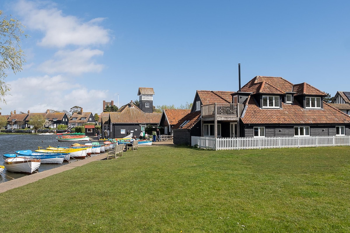 Boat Shelter Cottage