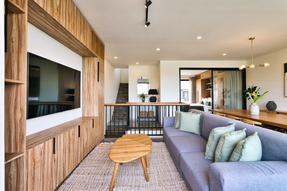 Elegant Townhouse w/ Lounge & Paddy Field View