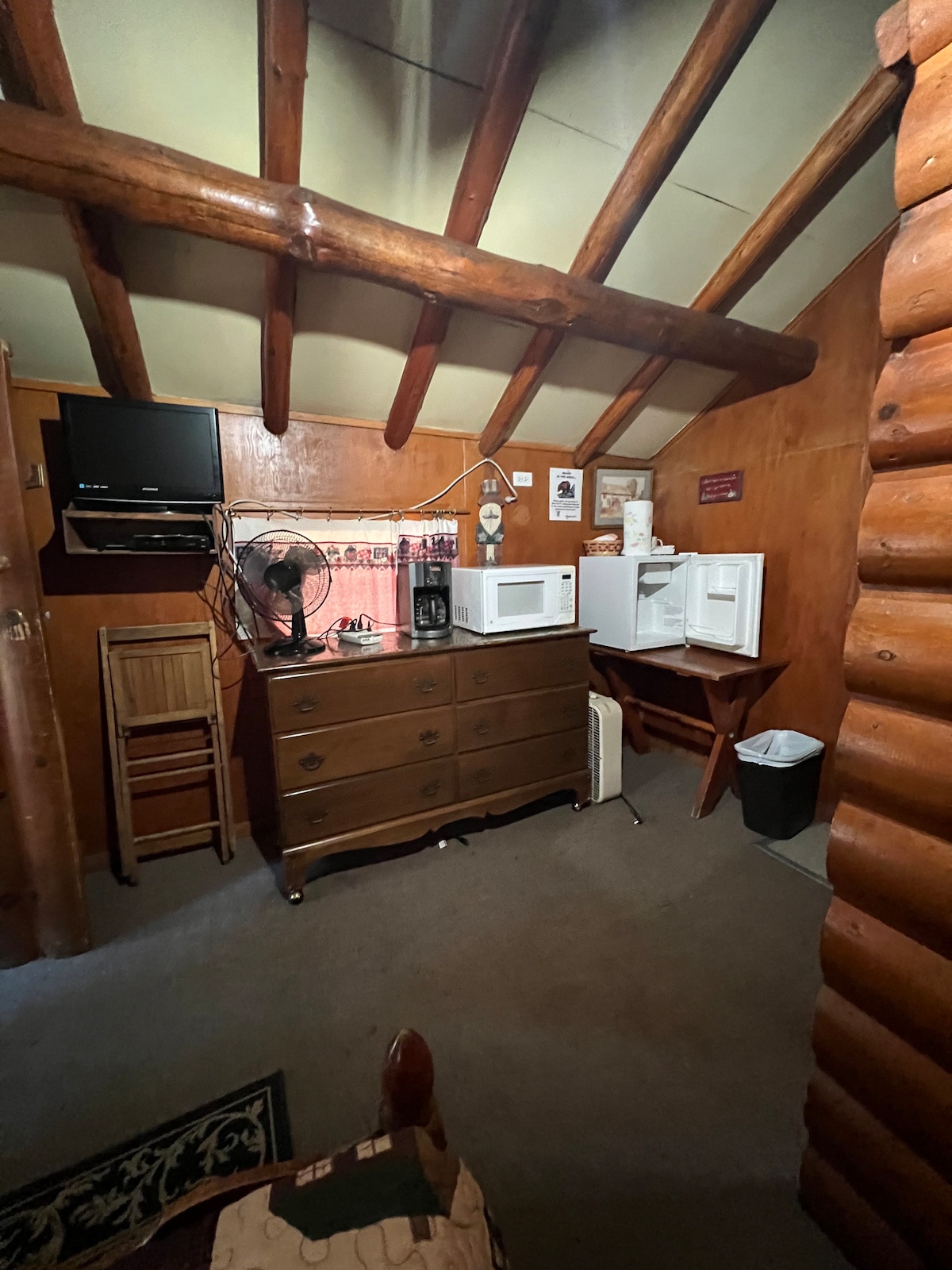Cedar - Rustic Log Cabin