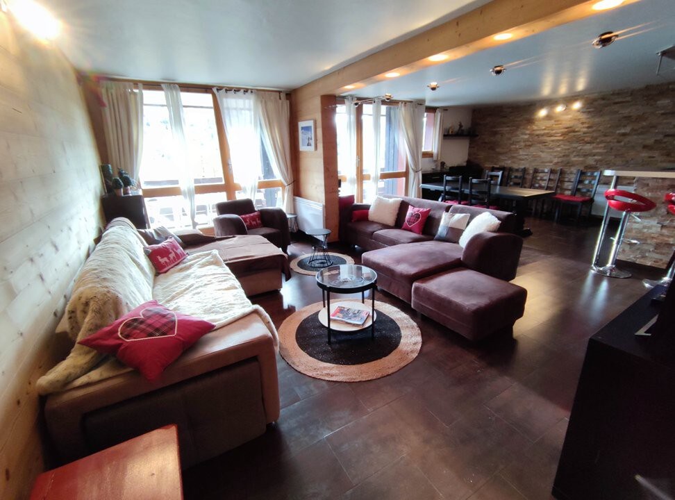 Beautiful Very Spacious Apartment With Fireplace H