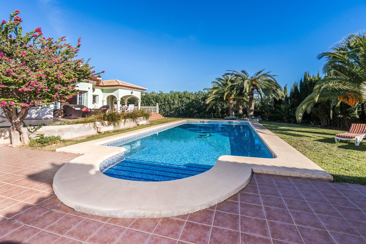 3 Bedroom Villa with Landscaped Gardens