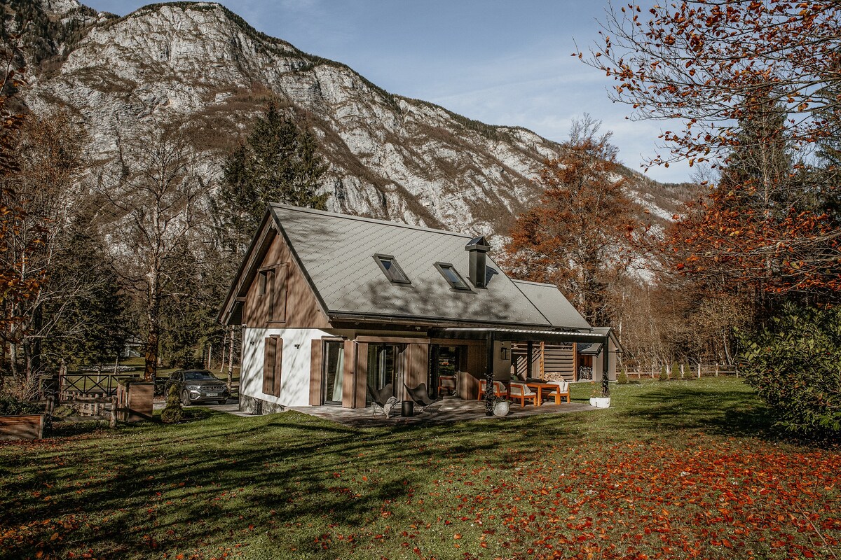 Comfortable chalet just a few meters from Lake Boh