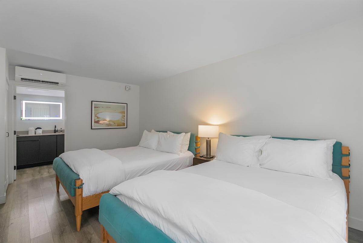 Common Beehive Suite with Complimentary Pet Stay