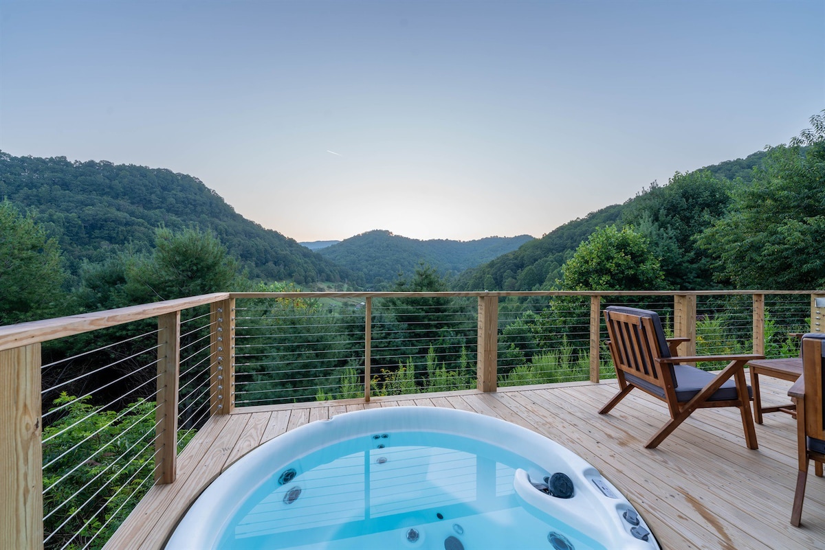 Stunning Double A-Frame - Mountain Views - Hot Tub