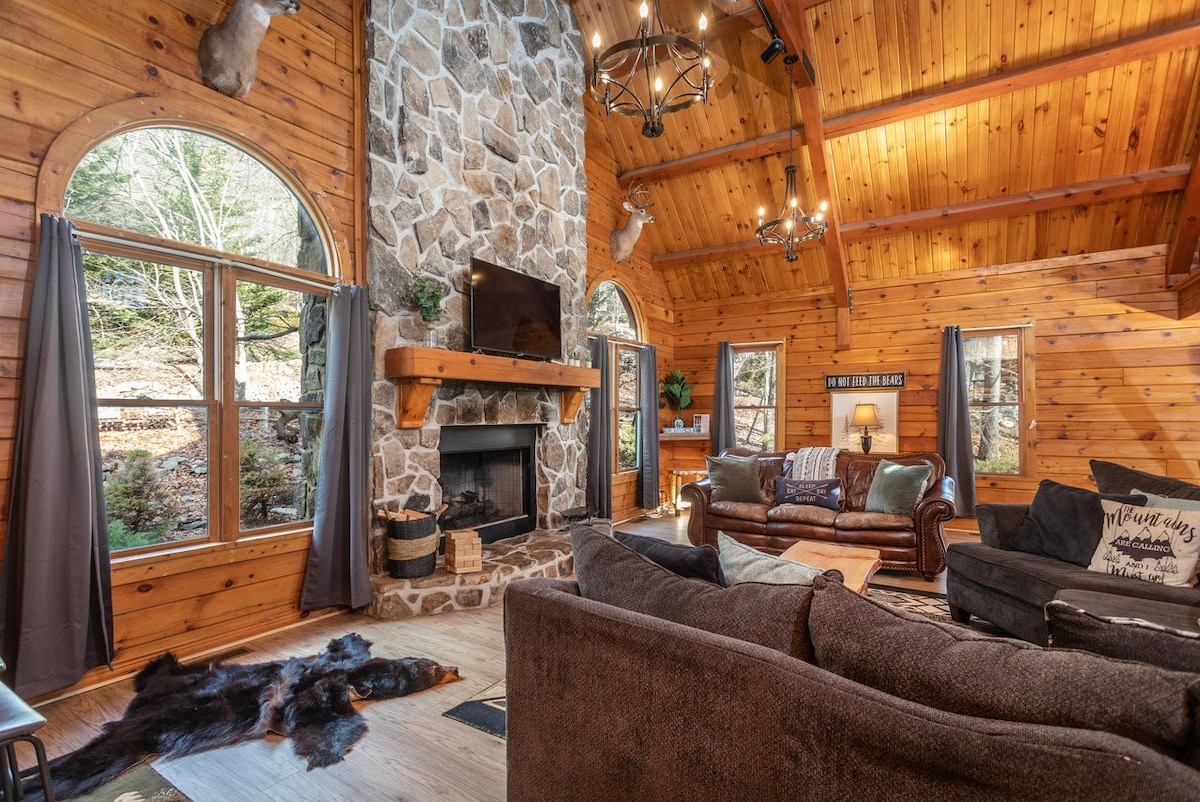 14 Bedroom Log Homes Hottubs Close to Slopes