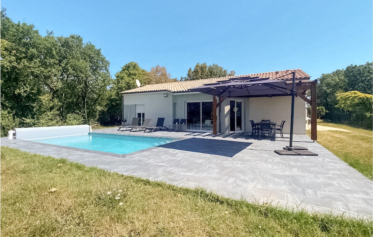 Lovely home in Monségur with heated swimming pool